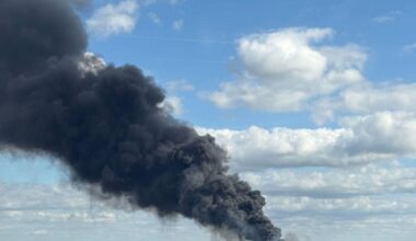 Feuer im Hamburger Hafen - Autobahn A1 gesperrt