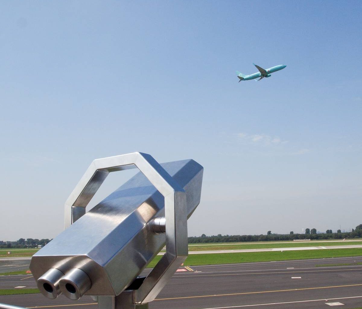 Sensoren am Düsseldorfer Flughafen warnen vor Gewittern