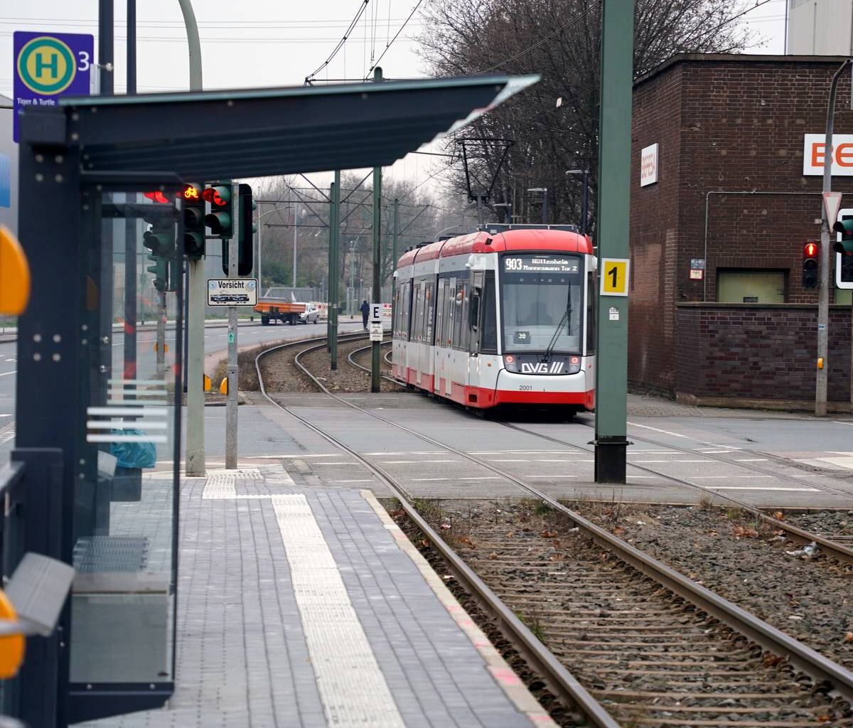 DVG Qualitätsbericht 2024: Kaum Verbesserungen bei der Pünktlichkeit in Duisburg
