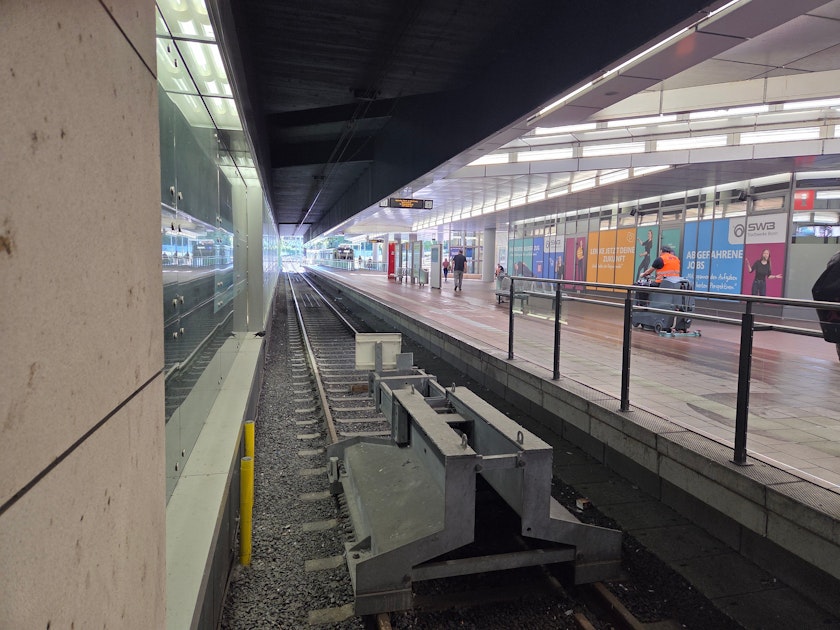 Siegburg: Angeklagter soll Mann auf Bahngleise gestoßen haben