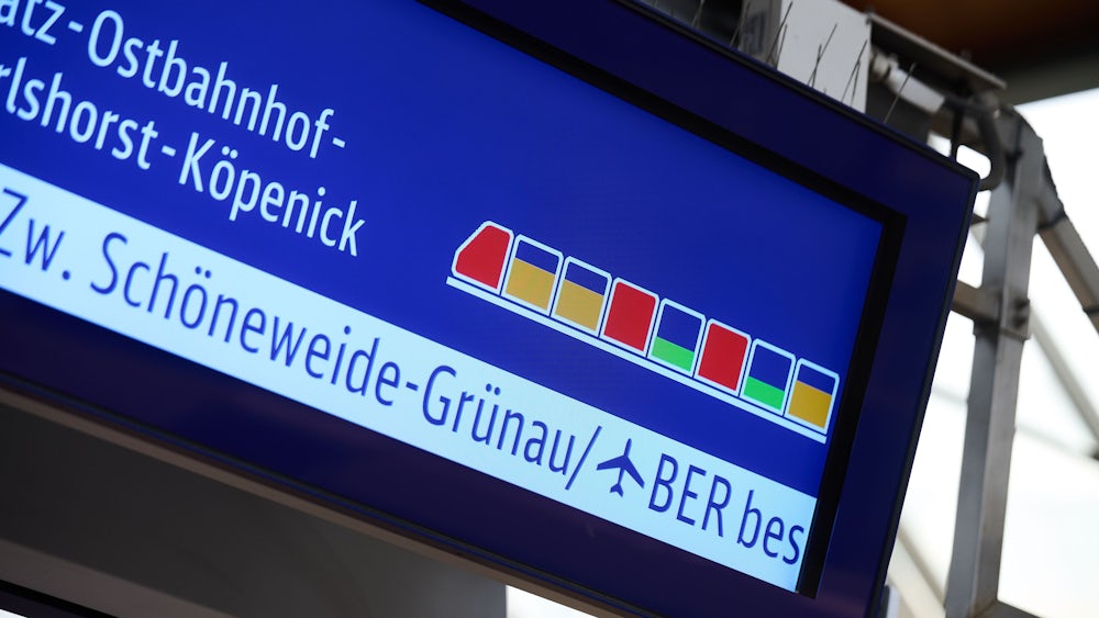Grün steht für viel Platz, gelb für mittlere Auslastung und rot für wenig Platz im Wagen: Die Anzeige gibt es in Berlin schon seit Herbst 2024.