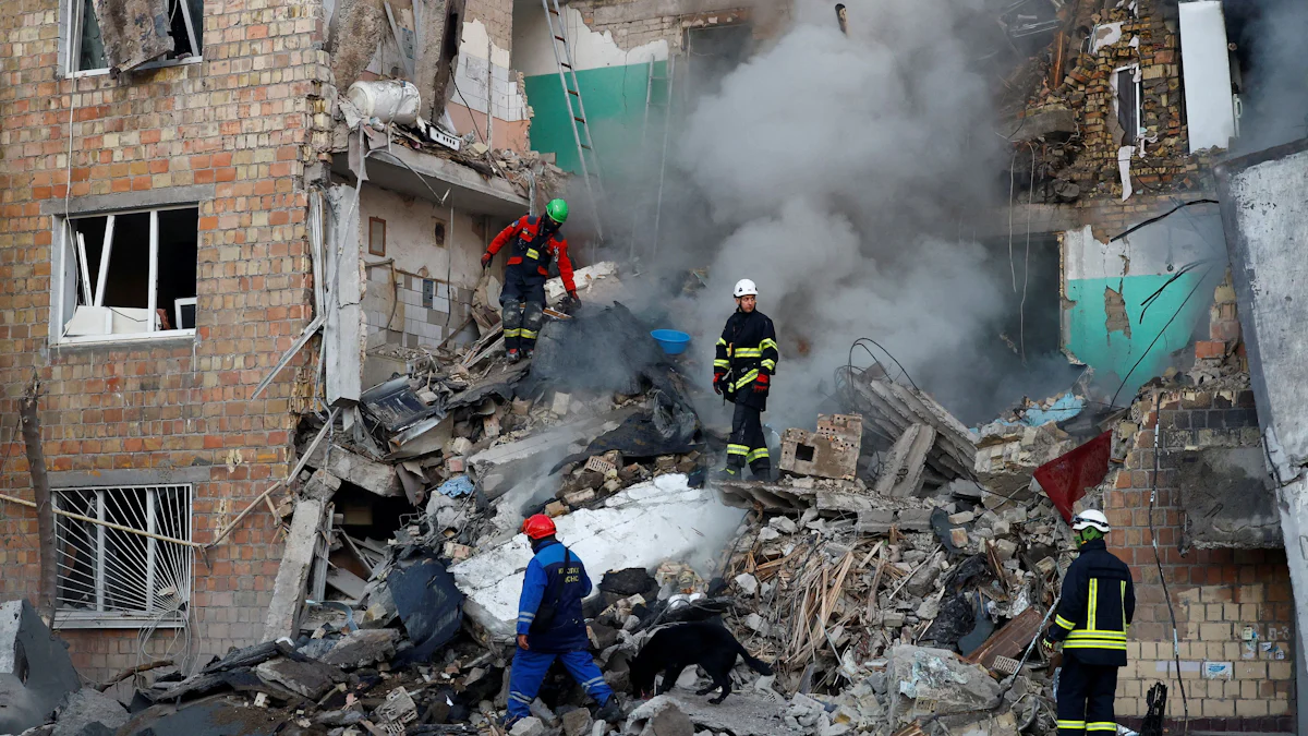 Ukraine News: Massive Attacken auf Kiew, Menschen unter Trümmern eines Wohnhauses vermutet - Politik