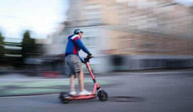 Ein 18-Jährier hat auf einem E-Scooter versucht, der Polizei zu entkommen.