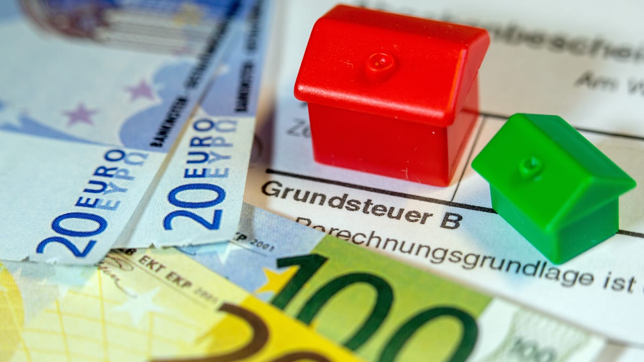 Steuerzahler-Bund: Jede 3. Gemeinde bricht Grundsteuer-Versprechen | Politik