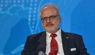 Der frühere Staatspräsident Lettlands, Egils Levits, spricht auf einer Diskussion.