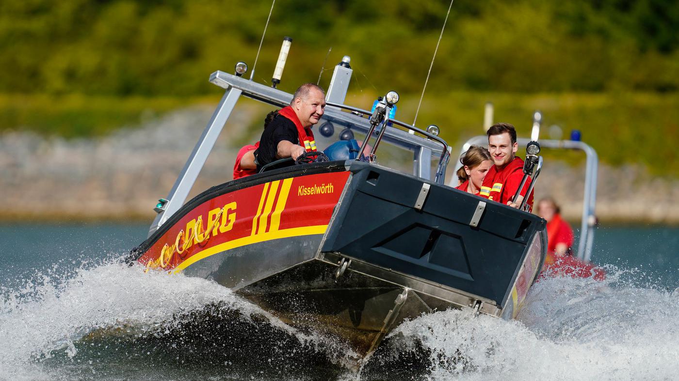 Sportboot sinkt auf Langem See – vier Menschen retten sich