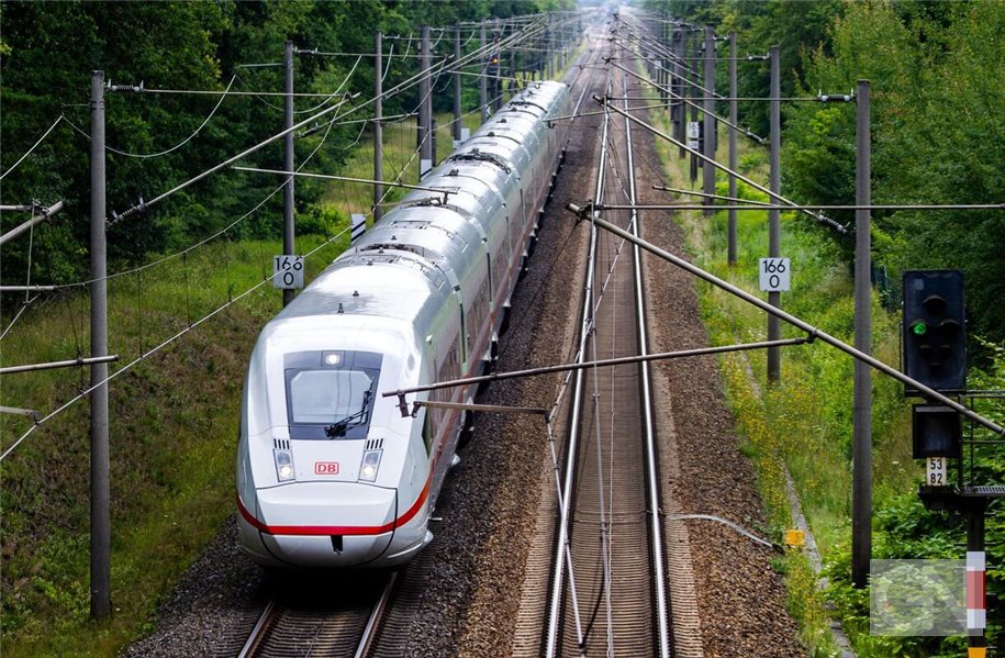 Eine Bombenentschärfung in Hannover hat den Fernverkehr beeinträchtigt. (Archivbild) Foto: Jens Büttner/dpa