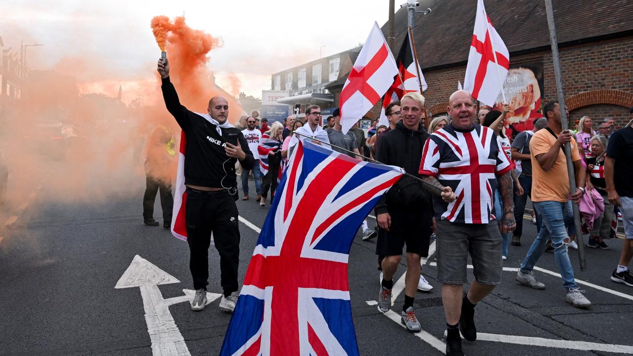 Nach Protesten: Großbritannien will Asylverfahren beschleunigen