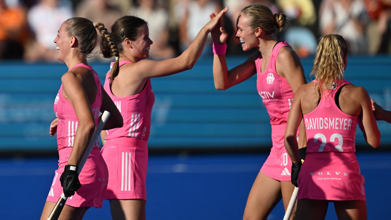 Deutsche Frauen starten mit klarem Sieg