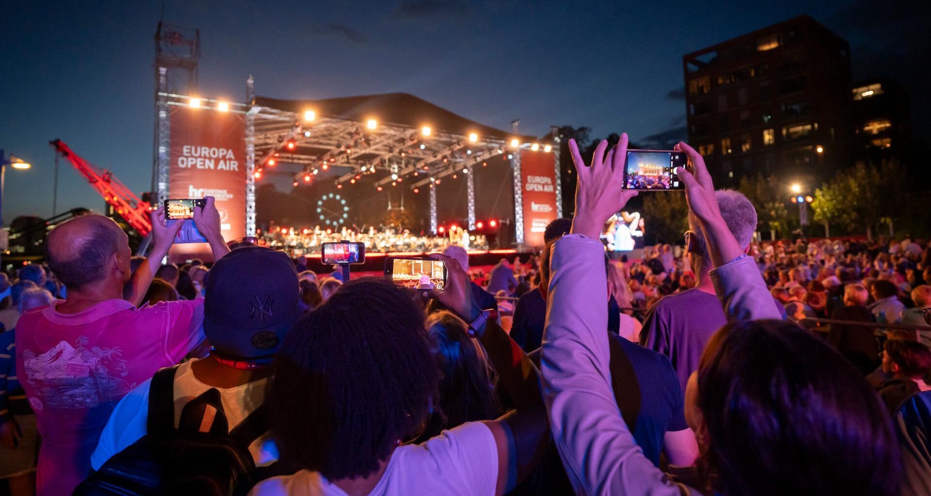 Das Europa Open Air in Frankfurt lockt weit über 10.000 Menschen | hessenschau.de
