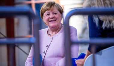 "Glücksfall für unser Land": Schwesig verleiht Merkel Verdienstorden Mecklenburg-Vorpommerns