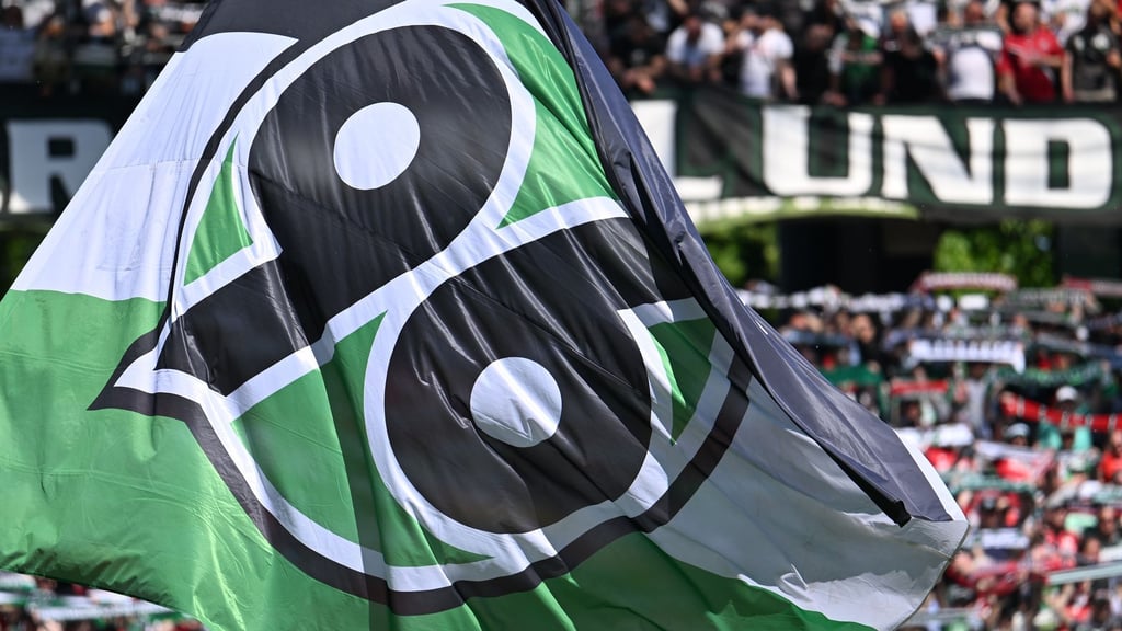 Hannover 96-Fans bedrohen Mitarbeiterin nach DFB-Pokalspiel in Cottbus