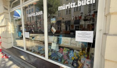 Buchladen in Waren öffnet nach schwerem Brand wieder seine Türen