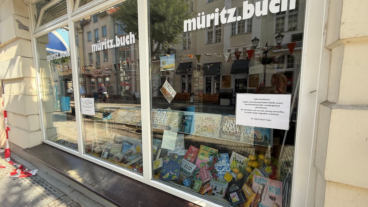 Buchladen in Waren öffnet nach schwerem Brand wieder seine Türen