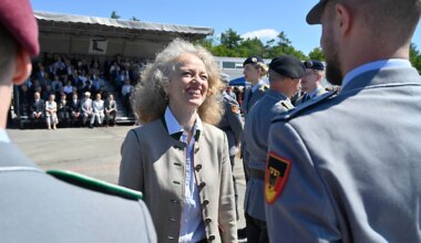 Wehrdienst in Deutschland: Warum sollten nicht auch junge Frauen zur Bundeswehr? - München