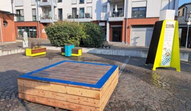 Niederkassel: Stadtmöbel stehen jetzt im Zentrum von Rheidt