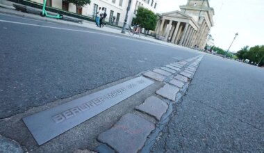 Geteilte Stadt - Berlin erinnert an den Bau der Mauer 1961 - Politik