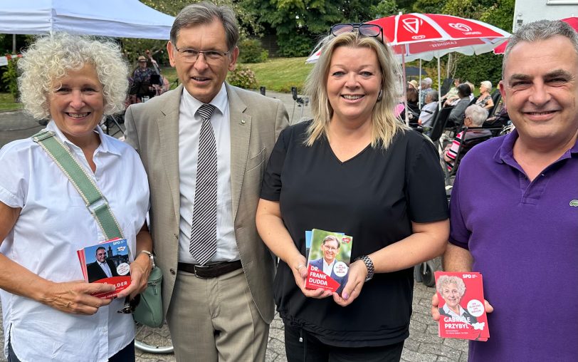 Mit dabei waren (v.li.) Gaby Przybyl (SPD Ortsverein Herne Stamm), OB Dr. Frank Dudda, Petra Herrmann-Kopp (Stadtverordnete) und Peter Bornfelder (Bezirksbürgermeister Herne-Mitte).