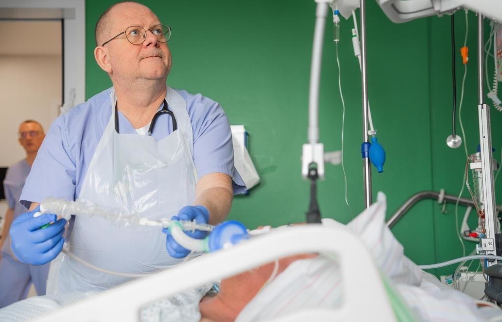 Atmungstherapeut vom Klinikum Ingolstadt erzählt von Intubation und Luftröhrenschnitt