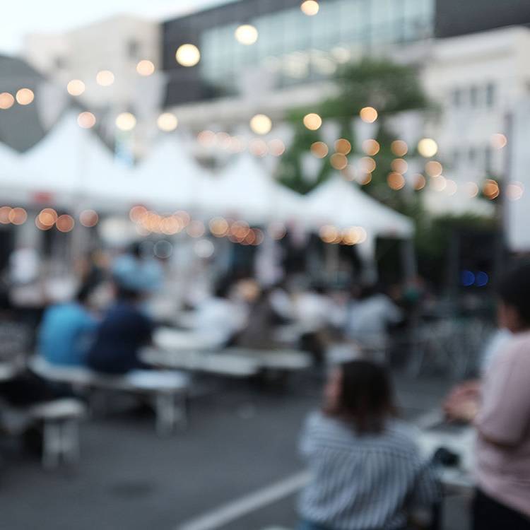 Stress um Abendmarkt auf dem Rudolfplatz