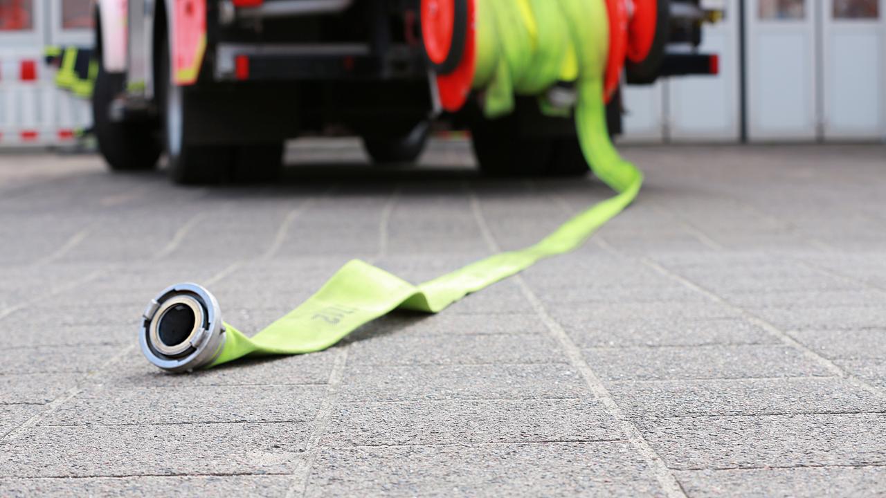 Brand in achtem Stock: Feuerwehr löscht Brand in Kieler Hochhaus