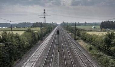 Bahn-Chaos nach Brandanschlägen zwischen Duisburg und Düsseldorf hält an