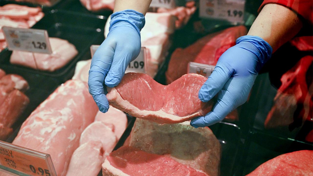 Jüngere Menschen stimmen höheren Fleischpreisen eher zu