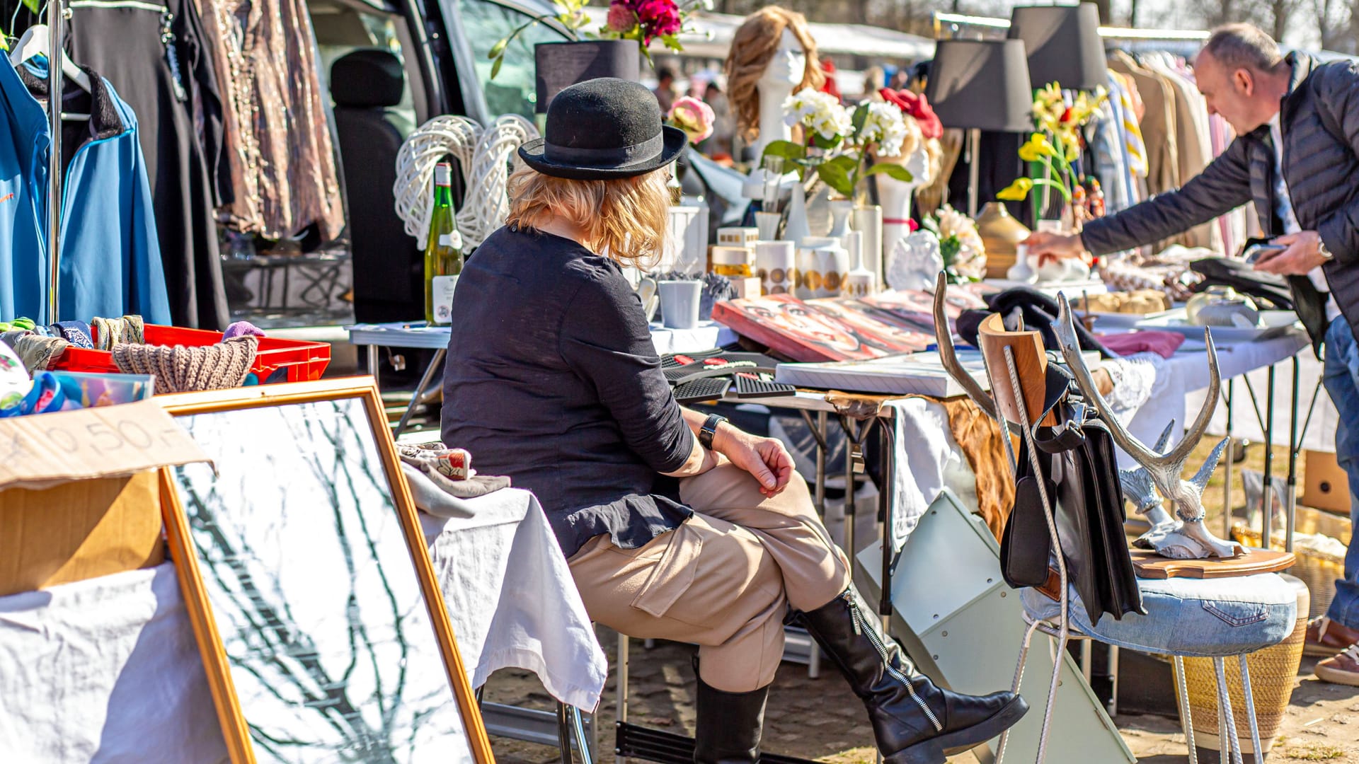 Flohmarkt (Symbolbild): Tausende zieht es nach Tostedt.