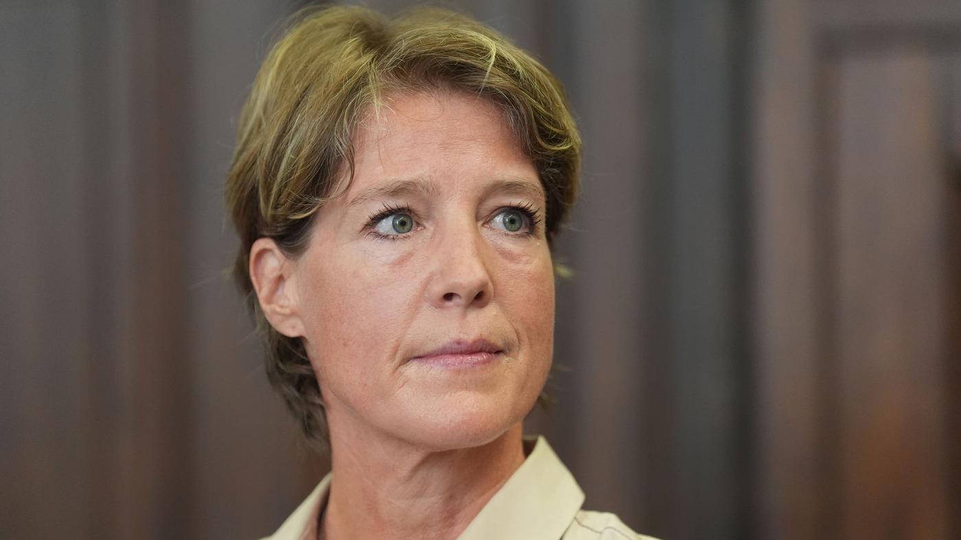 Richterin droht schreiend mit Räumung des Gerichtssaals