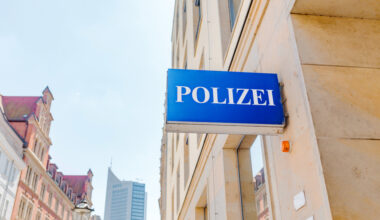 Krankentransporter verursacht mehrere Unfälle in Spandau – mehrere Verletzte – Polizei.news