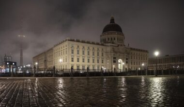 Sechs Verletzte durch Messerstiche bei Streit vor dem Humboldt Forum