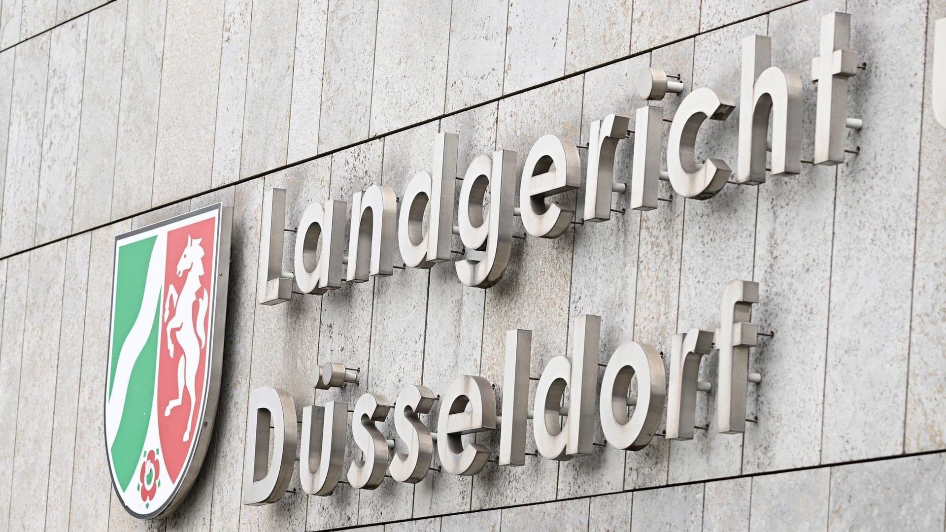 19-Jährige in Hotel vergewaltigt - Trio vor Gericht