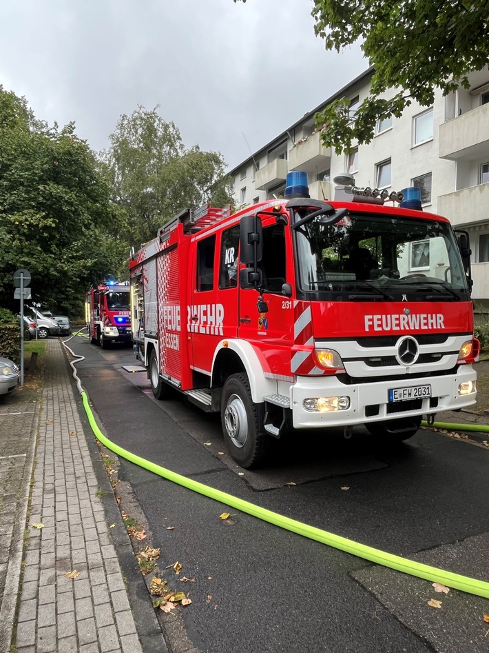 FW-E: Feuer auf dem Balkon eines Mehrfamilienhauses - keine Verletzten