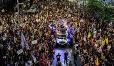 Nahost-Liveblog: ++ Zehntausende protestieren in Tel Aviv gegen Gaza-Plan ++