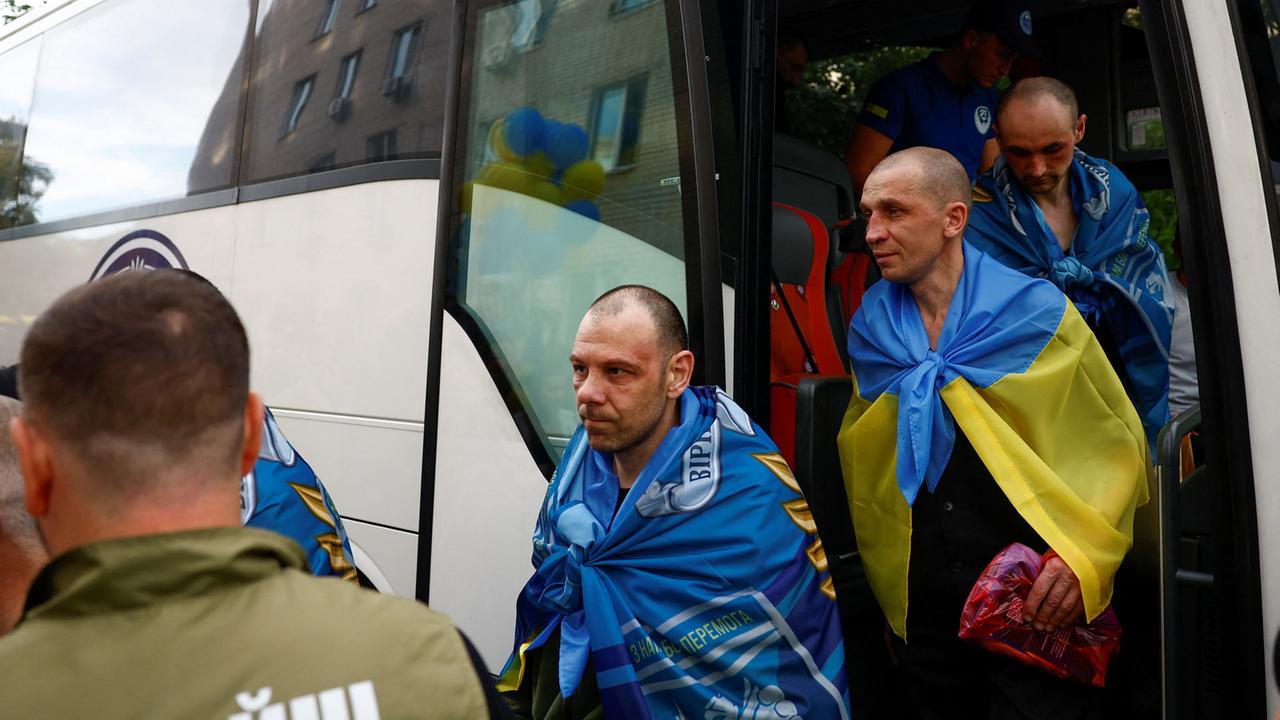Gefangenenaustausch: Rückkehrer werden in der Ukraine mit Tränen begrüßt