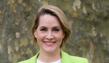 Ex-„Tagesschau“-Sprecherin: „Du müsstest doch tot sein“ – Judith Rakers erzählt von schwerem Gleitschirmunfall