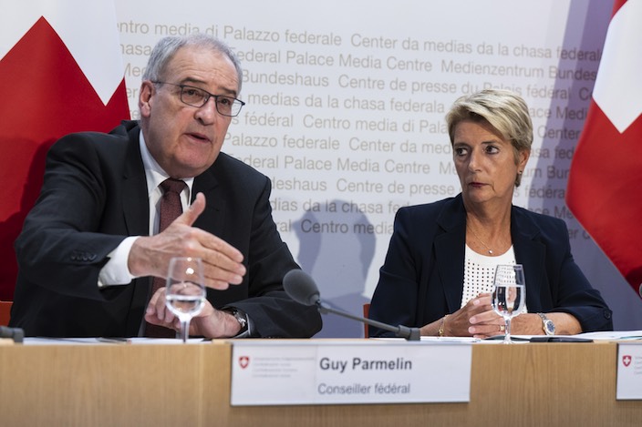 Guy Parmelin und Karin Keller-Sutter bei der Pressekonferenz am Donnerstag zu den US-Zöllen.
