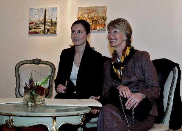 Im Jahr 2006 erhielten die Erben von Goudstikkers, Schwiegertochter Marei von Saher (r.) und ihre Tochter Charlene, 202 geraubte Gemälde aus der nationalen Kunstgalerie der Niederlande.
