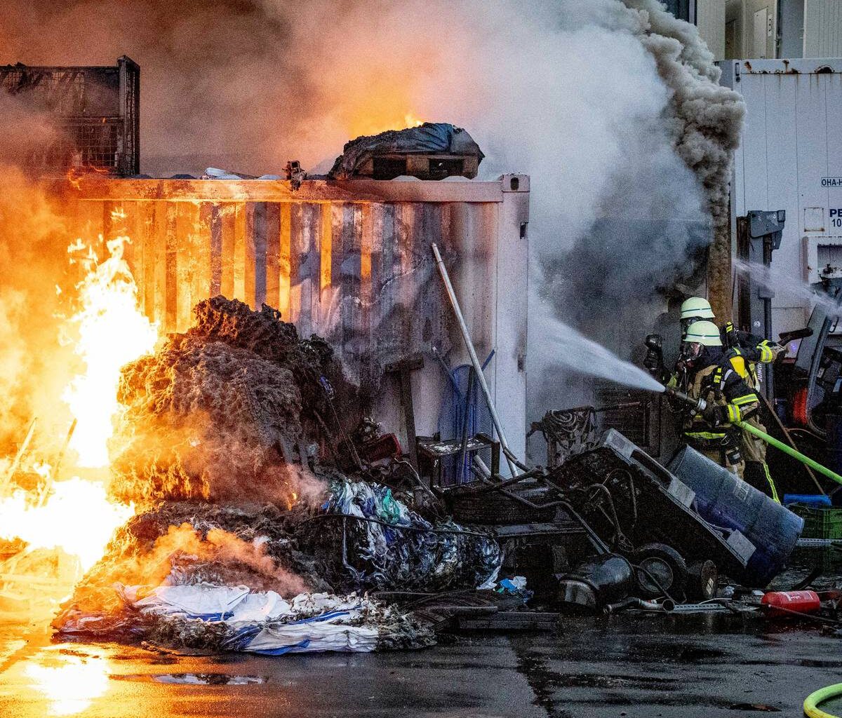 Starker Rauch über Essen: Brand im Stadthafen