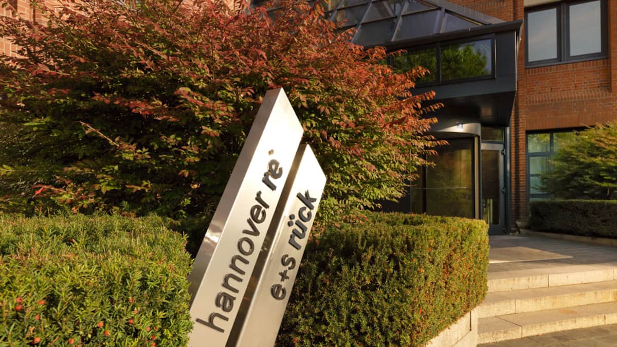 Rückversicherer Hannover Re profitiert von rückläufigen Schäden aus Naturkatastrophen