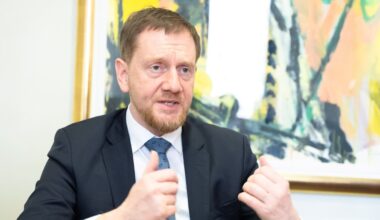 Messerattacke in Straßenbahn: Kretschmer spricht bei Angriff auf US-Amerikaner in Dresden von „bitterem Vorfall“