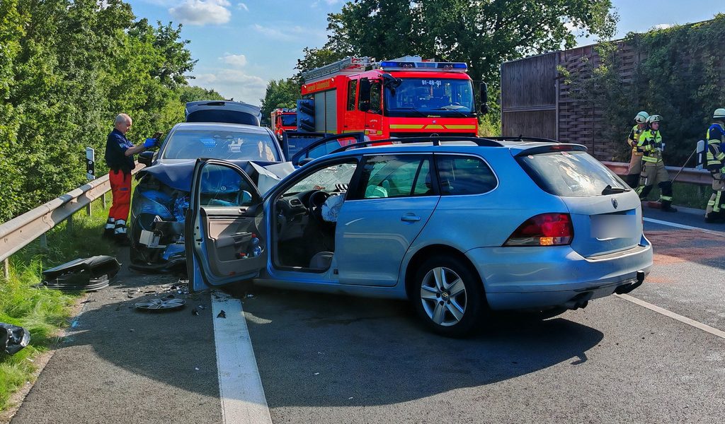 Unfall in Glinde: Autofahrerin (75) stirbt im Gegenverkehr