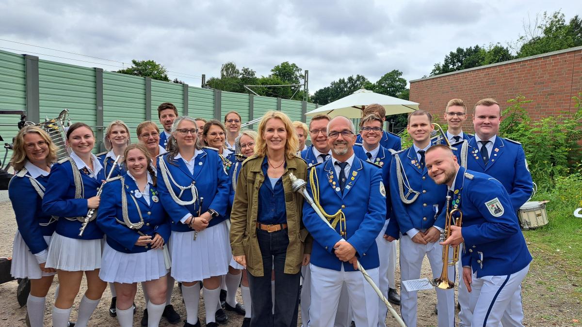 Musikzug Rellingen spielt mit Maria Furtwängler