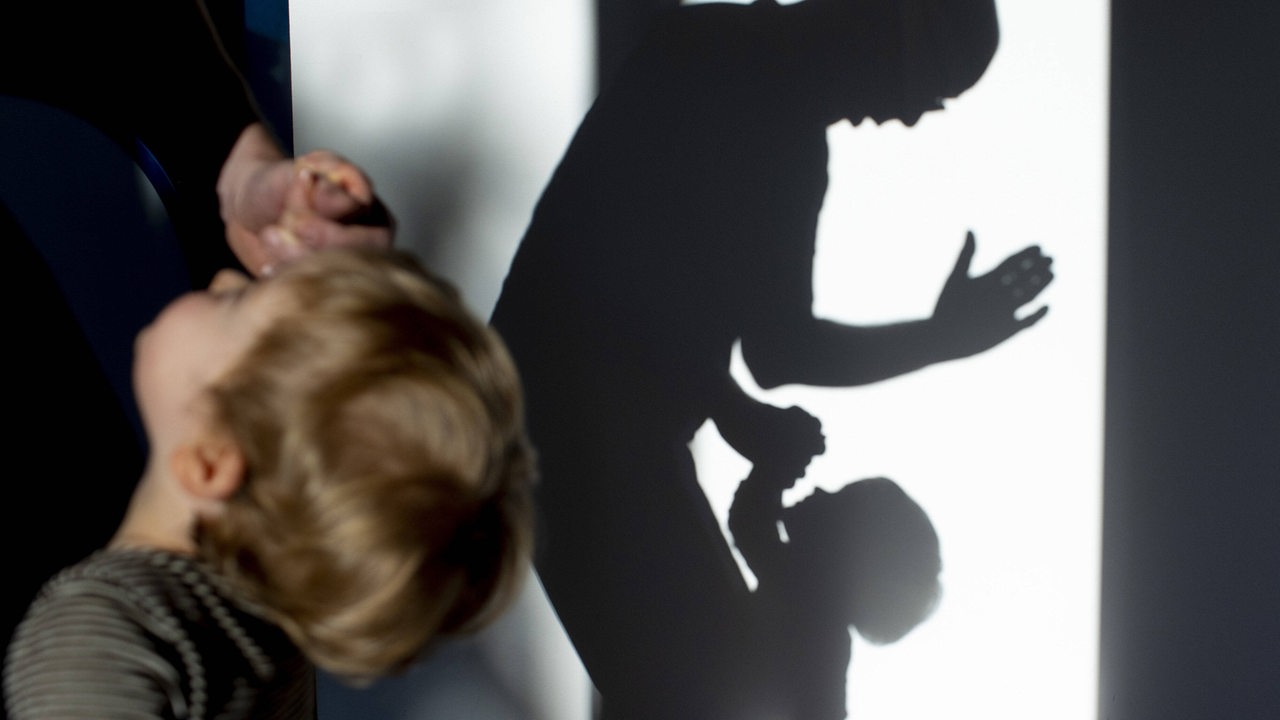 Wie kann ich Kinder angemessen für Gefahren sensibilisieren?