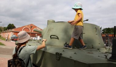 Baller-Urlaub mit Panzern lockt arabische Touristen nach Russland: Militär-Drill und Kalaschnikows