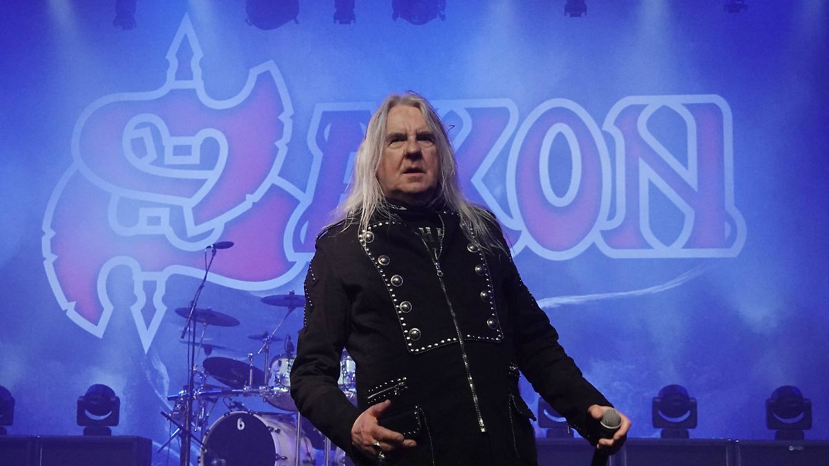 "Metal will never die": Saxon-Sänger Biff Byford sagt Krebs den Kampf an