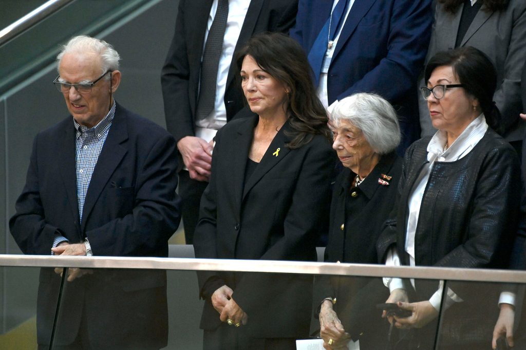 Iris Berben und Margot Friedländer bei der Gedenkstunde des Deutschen Bundestages aus Anlass des Tages des Gedenkens an die Opfer des Nationalsozialismus.