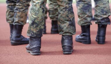 "Das Denkmal ist teilzerstört": Bundeswehr-Soldaten errichten Stellung auf Grabhügel