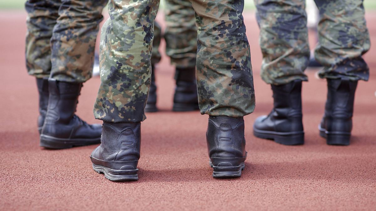 "Das Denkmal ist teilzerstört": Bundeswehr-Soldaten errichten Stellung auf Grabhügel