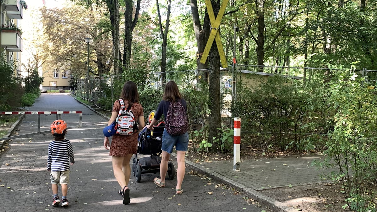Berlin: Der Streit um die Flüchtlingsunterkunft und die verwilderten Innenhöfe